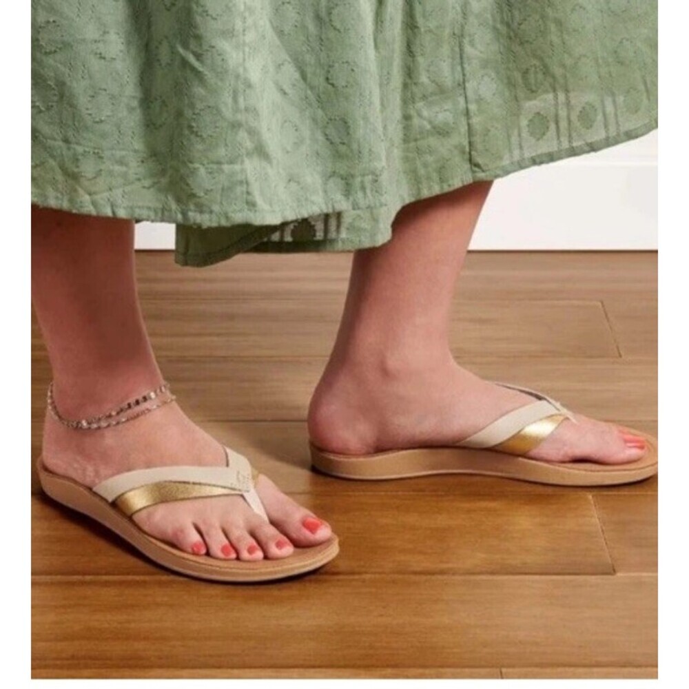 OluKai Women's Beige and Gold Leather Flip Flop Sandals